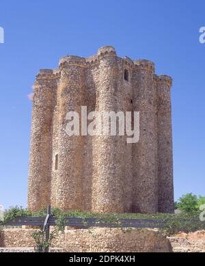 TORREON DEL CASTILLO MEDIEVAL QUE PERTENECIO A LA ORDEN DE SANTIAGO. Lage: CASTILLO. VILLAREJO DE SALVANES. MADRID. SPANIEN. Stockfoto