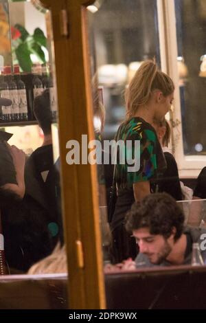 GIGI HADID ET JOE JONAS DINENT AU RESTAURANT 'LE RELAIS DE VENISE', PARIS, FRANKREICH FOTO VON NASSER BERZANE/ABACAPRESS.COM Stockfoto