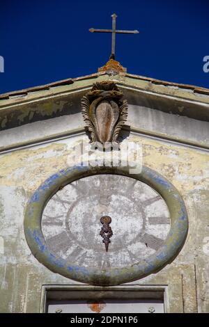 Stadt Calcata vechhia in italien an einem sonnigen Tag aufgenommen Stockfoto