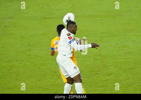 Orlando, Florida, USA, Tigres UANL und CD Olimpia Spieler kämpfen während des CONCACAF Semi Finals um den Header. (Foto: Marty Jean-Louis/Alamy Live News Stockfoto