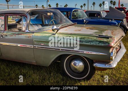 Daytona Beach, FL - 27. November 2020: 1959 Chevrolet BelAir Limousine auf einer lokalen Auto-Show. Stockfoto