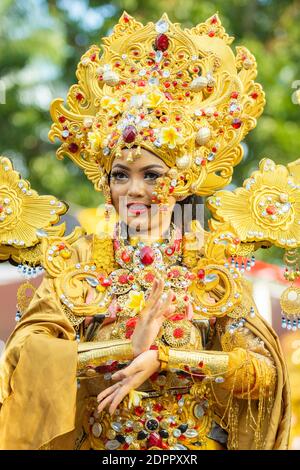 Die Teilnehmer des Jember Fashion Carnaval Stockfoto