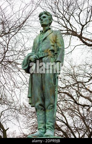 Paxton, Illinois, USA / USA - 27. November 2020: Das Lincoln Monument von Leonard Crunelle im President's Park. Stockfoto