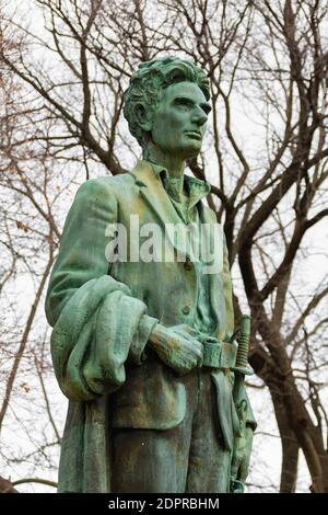 Paxton, Illinois, USA / USA - 27. November 2020: Das Lincoln Monument von Leonard Crunelle im President's Park. Stockfoto
