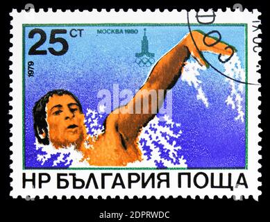 MOSKAU, RUSSLAND - 26. SEPTEMBER 2018: Eine in Bulgarien gedruckte Marke zeigt Schwimmen, Olympische Sommerspiele, Moskau: Wassersport-Serie, um 1979 Stockfoto