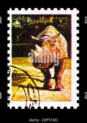 MOSKAU, RUSSLAND - 10. NOVEMBER 2018: Eine in Umm Al Quwain gedruckte Briefmarke zeigt weiße Rhinozeros (Ceratotherium simum), Tiere; großformatige Serie, um Stockfoto