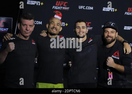 Las Vegas, Nevada, Las Vegas, NV, USA. Dezember 2020. Las Vegas, NV - Dezember 19: Jose Aldo und sein Team interagiert mit den Medien nach der UFC Vegas 17 Veranstaltung in UFC Apex am 19. Dezember 2020 in Las Vegas, Nevada, USA. Quelle: Diego Ribas/PX Imagens/ZUMA Wire/Alamy Live News Stockfoto