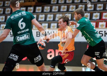 Gudme, Dänemark. Dezember 2020. Simon Pytlick (2) von GOG gesehen im Danish Men's Handball League Spiel zwischen GOG und Skjern Handball in der Phoenix Tag Arena in Gudme. (Foto Kredit: Gonzales Foto/Alamy Live News Stockfoto