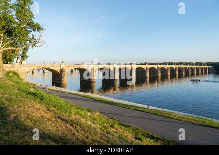 Die Market Street Bridge über den Susquehanna River in Harrisburg, Pennsylvania Stockfoto