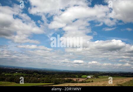 Wolke vorbei über die Cheshire Plain Park Moor Lyme Handley Lyme Park Cheshire England Stockfoto