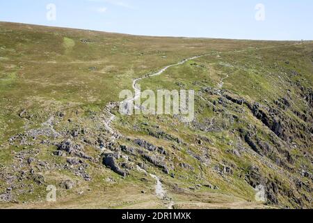 Der Weg zum Gipfel des Alten Mannes von Coniston von Goat's Hawse über Goat's Water Coniston the Lake Distrikt Cumbria England Stockfoto