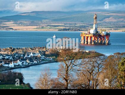 CROMARTY SCHWARZ ISLE HALBINSEL SCHOTTLAND EINE ANSICHT DES DORFES DIE HÄUSER UND DIE CROMARTY FIRTH Stockfoto