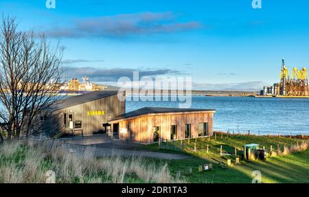 CROMARTY SCHWARZ ISLE HALBINSEL SCHOTTLAND DAS KINO GEBÄUDE MIT BLICK AUF DIE FIRTH Stockfoto