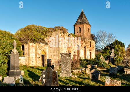 CROMARTY SCHWARZ ISLE HALBINSEL SCHOTTLAND DER ALTE GÄLISCHE KIRCHHOF UND FRIEDHOF MIT VERFALLENEN KIRCHE Stockfoto