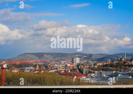 7. März 2020, Stuttgart, Deutschland - Mönchhalde, Stadtteil Relenberg in Stuttgart, buntes Weinbaugebiet im Süden Deutschlands. Stockfoto