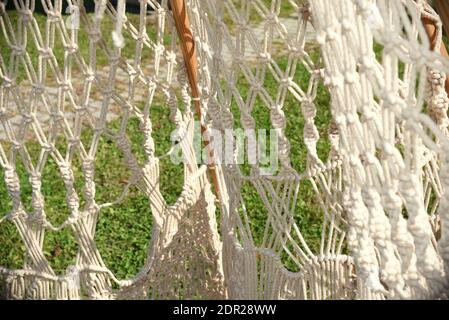 Verschiedene Makrame-Knoten aus weißen Fäden Stockfoto