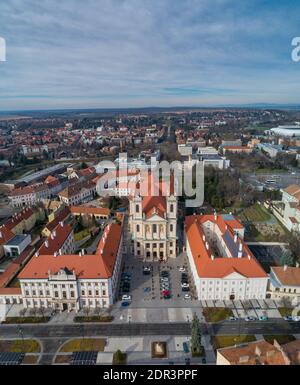 Die Kathedrale unserer Lieben Frau von der Heimsuchung befindet sich in der Altes Forum der römischen Stadt Savaria Stockfoto