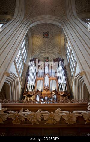 BATH, GROSSBRITANNIEN – 27. AUGUST 2020. Das Innere der Abtei von Bath eine anglikanische Pfarrkirche und ein ehemaliges Benediktinerkloster, gegründet im 7. Jahrhundert berühmt für fa Stockfoto