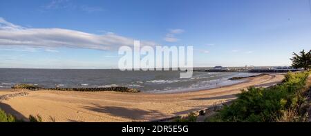 CLACTON, ESSEX, GROSSBRITANNIEN, 17. JULI 2020. Clacton Pier, der am 27. Juli 1871 eröffnet wurde. Clacton, Essex, Großbritannien, 17. Juli 2020 Stockfoto