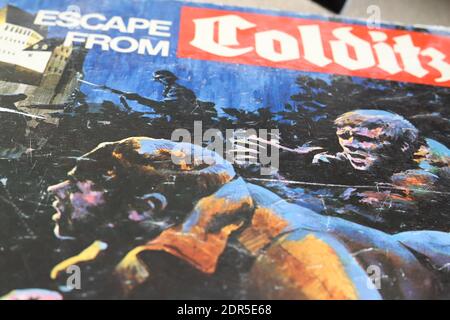 UK - Escape from Colditz Brettspiel aus den 1970er Jahren. Kastendeckel. Stockfoto