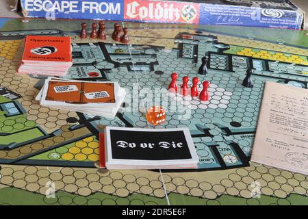 UK - Escape from Colditz Brettspiel aus den 1970er Jahren. Stockfoto