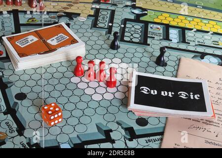 UK - Escape from Colditz Brettspiel aus den 1970er Jahren. Stockfoto