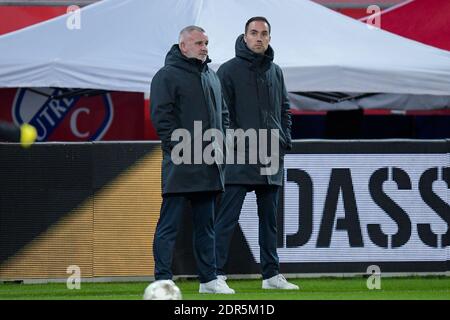 UTRECHT, NIEDERLANDE - DEZEMBER 19: Assistenztrainer Robby Alflen von Fortuna Sittard, Trainer Sjors Ultee von Fortuna Sittard während der Niederländischen Eredivisie Stockfoto