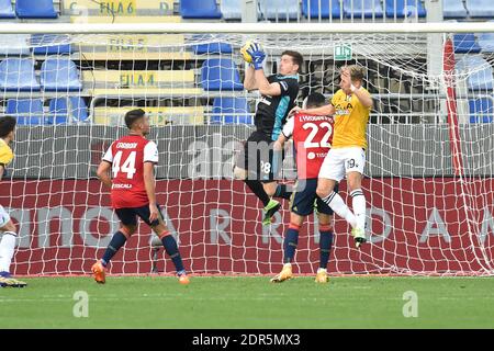 Cagliari, Italien. Dezember 2020. Cagliari, Italien, Sardegna Arena, 20. Dezember 2020, Alessio Cragno von Cagliari Calcio während Cagliari Calcio vs Udinese Calcio - Italienische Fußball Serie A Spiel Kredit: Luigi Canu/LPS/ZUMA Wire/Alamy Live News Stockfoto