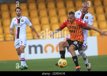 Benevento, Italien. Dezember 2020. Benevento, Italien, Ciro Vigorito Stadion, 20. Dezember 2020, Riccardo Improta (Benenento) während Benevento Calcio gegen Genua CFC - Italian Football Serie A Spiel Credit: Renato Olimpio/LPS/ZUMA Wire/Alamy Live News Stockfoto