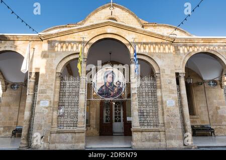 Panayia Phaneromenis Kirche in Nikosia von Zypern. Eine alte griechisch-orthodoxe Kirche steht stolz im Herzen von Nikosia unter den Cafés, Restaurants und o Stockfoto