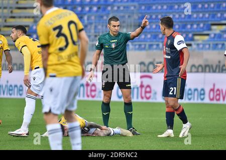 Cagliari, Italien. Dezember 2020. Marco Piccinini, Schiedsrichter während Cagliari Calcio vs Udinese Calcio, Italienische Fußballserie EIN Spiel in cagliari, Italien, Dezember 20 2020 Kredit: Unabhängige Fotoagentur/Alamy Live Nachrichten Stockfoto