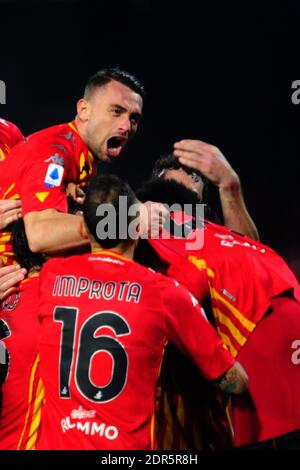 Benevento, Italien. Dezember 2020. Benevento, Italien, Ciro Vigorito Stadion, 20. Dezember 2020, esultanza Benevento während Benevento Calcio gegen Genua CFC - Italian Football Serie A Spiel Credit: Renato Olimpio/LPS/ZUMA Wire/Alamy Live News Stockfoto