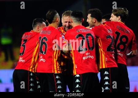 Benevento, Italien. Dezember 2020. Benevento, Italien, Ciro Vigorito Stadion, 20. Dezember 2020, esultanza Benevento während Benevento Calcio gegen Genua CFC - Italian Football Serie A Spiel Credit: Renato Olimpio/LPS/ZUMA Wire/Alamy Live News Stockfoto