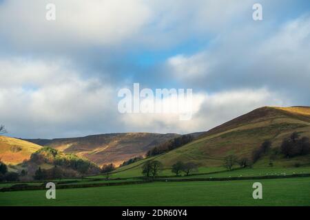 Ein sonniger Wintertag rund um Edale und Kinder Scout im Peak District National Park, Derbyshire, Großbritannien Stockfoto