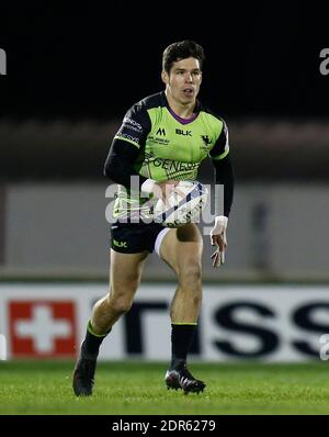 Der Sportplatz, Galway, Connacht, Irland. Dezember 2020. European Champions Cup Rugby, Connacht gegen Bristol Bears; Alex Wootton mit dem Ball für Connacht Credit: Action Plus Sports/Alamy Live News Stockfoto