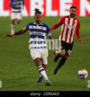 London, Großbritannien. Dezember 2020. Liam Moore von Reading in Aktion während des Spiels der EFL Sky Bet Championship zwischen Brentford und Reading im Brentford Community Stadium, London, England am 19. Dezember 2020. Foto von Ken Sparks. Nur redaktionelle Verwendung, Lizenz für kommerzielle Nutzung erforderlich. Keine Verwendung bei Wetten, Spielen oder Veröffentlichungen einzelner Vereine/Vereine/Spieler. Kredit: UK Sports Pics Ltd/Alamy Live Nachrichten Stockfoto