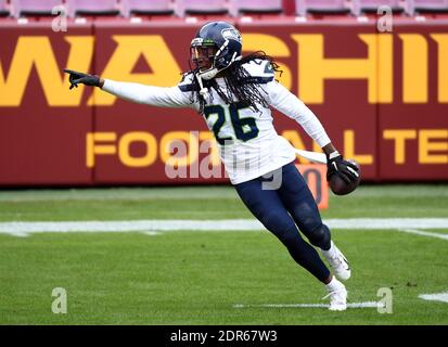 Landover, Usa. Dezember 2020. Seattle Seahawks Eckpfeiler Shaquill Griffin (26) feiert nach dem Abfangen eines Balls gegen das Washington Football Team auf FedEx Field in Landover, Maryland am Sonntag, 20. Dezember 2020. Foto von Kevin Dietsch/UPI Kredit: UPI/Alamy Live News Stockfoto