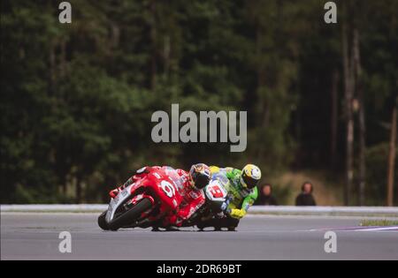 Max Biaggi (ITA), Alex Barros (BRA), Honda 500, Tschechische Republik Moto GP 1998, Brünn Stockfoto