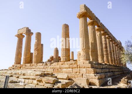 SIZILIEN, ITALIEN - 14. Okt 2019: Tempio di Giunone, auch bekannt als Juno-Tempel, wurde um das 5. Jahrhundert v. Chr. in der antiken römisch-griechischen Stadt AKR erbaut Stockfoto