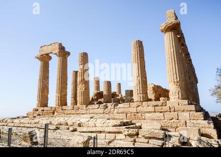 SIZILIEN, ITALIEN - 14. Okt 2019: Tempio di Giunone, auch bekannt als Juno-Tempel, wurde um das 5. Jahrhundert v. Chr. in der antiken römisch-griechischen Stadt AKR erbaut Stockfoto