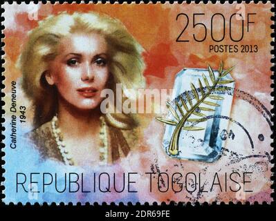 Catherine Deneuve Porträt auf Briefmarke Stockfoto