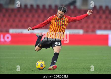 Benevento, Italien. Dezember 2020. Perperim Hetemaj Spieler von Benevento, während des Spiels der italienischen Fußball-Liga Serie A zwischen Benevento gegen Genua, Endergebnis 2-0, Spiel im Ciro Vigorito Stadion in Benevento gespielt. Italien, 20. Dezember 2020. ( Foto von Vincenzo Izzo/Sipa USA) Quelle: SIPA USA/Alamy Live News Stockfoto