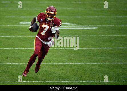 Landover, Usa. Dezember 2020. Washington Football Team Quarterback Dwayne Haskins (7) kriegt gegen die Seattle Seahawks, in Landover, Maryland am Sonntag, 20. Dezember 2020. Die Seahawks besiegten das Washington Football Team 20-15. Foto von Kevin Dietsch/UPI Kredit: UPI/Alamy Live News Stockfoto