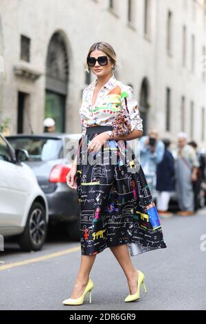 Street style, Thassia Naves Ankunft in Dolce und Gabbana Frühjahr Sommer 2016 Show in Viale Piave, in Mailand, Italien, am 27. September 2015 statt. Foto von Marie-Paola Bertrand-Hillion/ABACAPRESS.COM Stockfoto