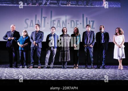 Die Mitglieder der Jury: Josiane Balasko, Olivier Marchal, Manu Payet, Claude Perron, Julie Piaton, Alexis rault, Gilles Sacuto und die Schauspielerin Alice David bei der Eröffnungsfeier des 2. Internationalen Filmfestivals Saint-Jean-De-Luz im Kino Le Select. In Saint-Jean-De-Luz, Frankreich am 6. Oktober 2015. Foto von Maxime-Reynaud/APS Medias/ABACAPRESS.COM Stockfoto