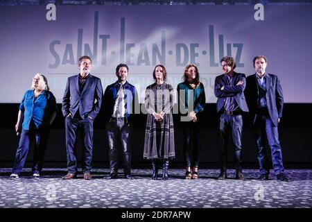 Die Mitglieder der Jury: Josiane Balasko, Olivier Marchal, Manu Payet, Claude Perron, Julie Piaton, Alexis rault und Gilles Sacuto bei der Eröffnungsfeier des 2. Internationalen Filmfestivals Saint-Jean-De-Luz im Cinema Le Select. In Saint-Jean-De-Luz, Frankreich am 6. Oktober 2015. Foto von Maxime-Reynaud/APS Medias/ABACAPRESS.COM Stockfoto