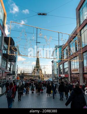 Birmingham, Vereinigtes Königreich - Dezember 12 2020: Weihnachtseinkäufer in Birmingham Bullring Stockfoto