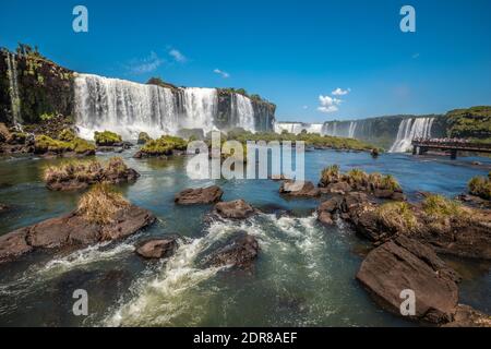 Blick auf die Iguazu Wasserfälle aus Brasilien Stockfoto