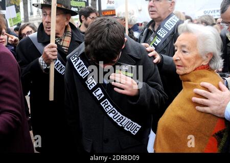 Demonstration der UNAPEI (Union nationale des Associations de parents, de personnes handicapees mentales et de leurs amis - Nationale Vereinigung der Vereinigungen von Eltern geistig behinderter Menschen und ihrer Freunde), um gegen die Lebensbedingungen von Kindern mit psychischen Behinderungen und deren Familie zu protestieren, Vor der Nationalversammlung in Paris, Frankreich, am 20. Oktober 2015. Foto von Alain Apaydin/ABACAPRESS.COM Stockfoto