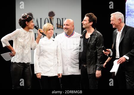 Laurence Roustandjee, Richard Orlinski avec son equipe de chocolatiers et Laurent Boyer participent au defile Le Classique Reinvente lors du Salon du Chocolat 2015 a Paris, France le 27 Octobre 2015. Foto von Aurore Marechal/ABACAPRESS.COM Stockfoto